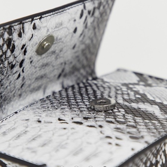 FAUX SNAKE CROSSBODY BAG PIECES - Picture 3 of 11